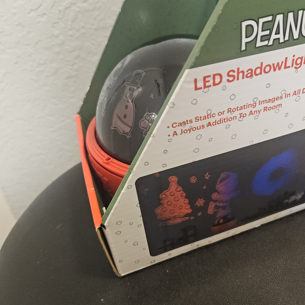 Peanuts LED ShadowLights - Picture 2 of 6